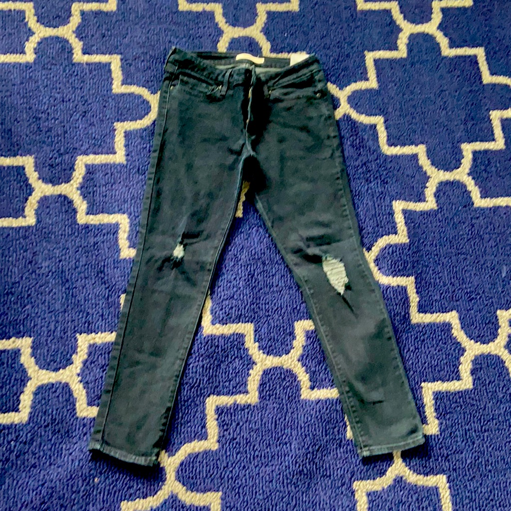Levis 711